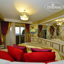 Azura Deluxe Resort & Spa Hotel