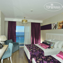 Azura Deluxe Resort & Spa Hotel