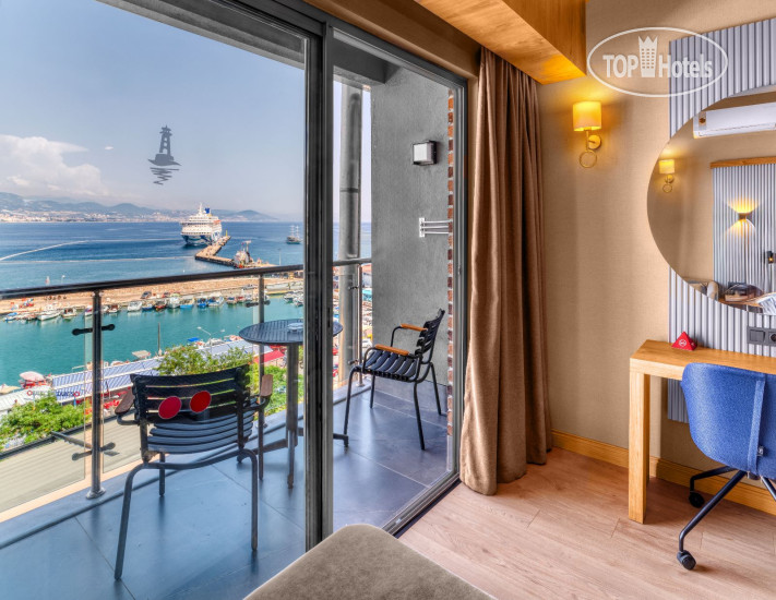 Numa Port Hotel