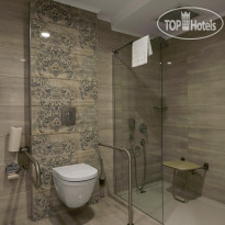 Blue Marlin Deluxe Spa & Resort handicap room bathroom