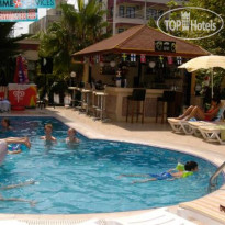 Kleopatra Moon Suit Hotel