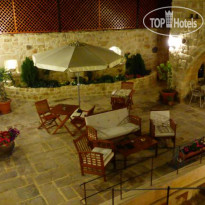 Courtyard Cave Hotel 