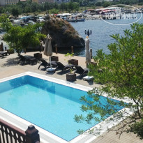 Phellos Suites Бассейн