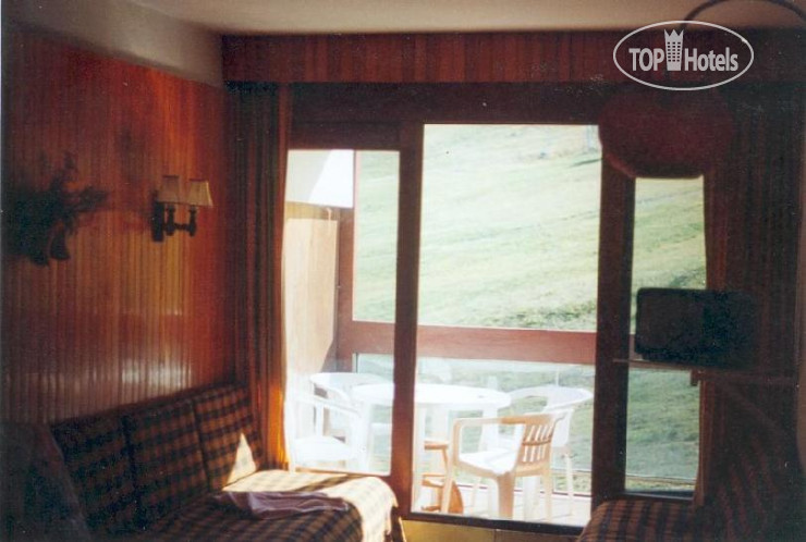 New photos from tourists Cosmos APT