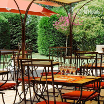 Mercure Bordeaux Aeroport Терраса-ресторан