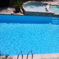 Comfort Hotel, Romans 