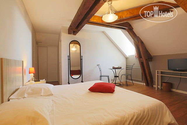 New photos from tourists Domaine de Roiffe 2*