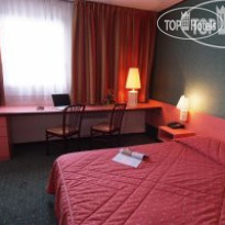 Hotel The Originals Paris Est Golf 