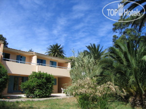 Hotel photo Residhotel Le Domaine De La Pinede APT