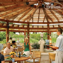 Terre Blanche Hotel Grill-бар у бассейна