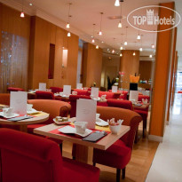 Westside Arc De Triomphe 