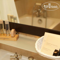 Grand Hotel Chicago Bathroom.