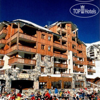 Au Rond Point Des Pistes