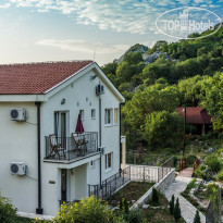 Stone Bridge Eco Lodge 