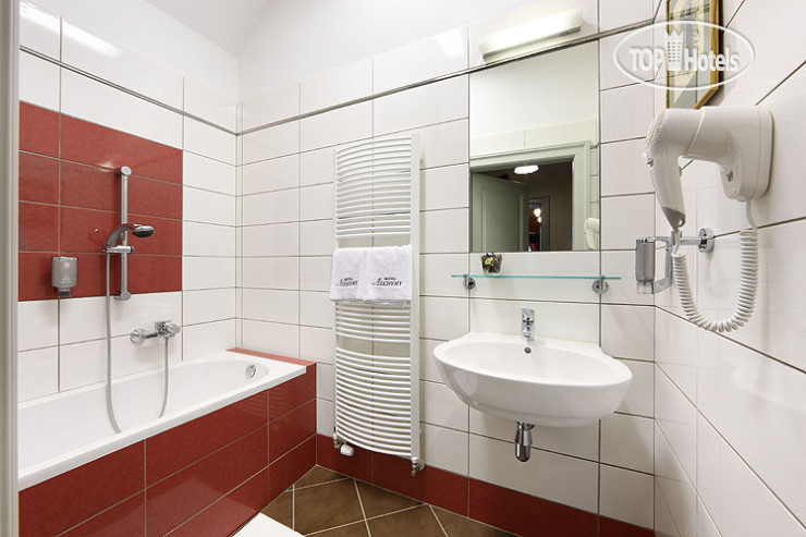 New photos from tourists Edward Kelly Hotel  4*