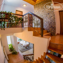 Alton Garni Hotel
