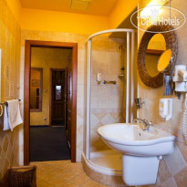U Simla Hotel