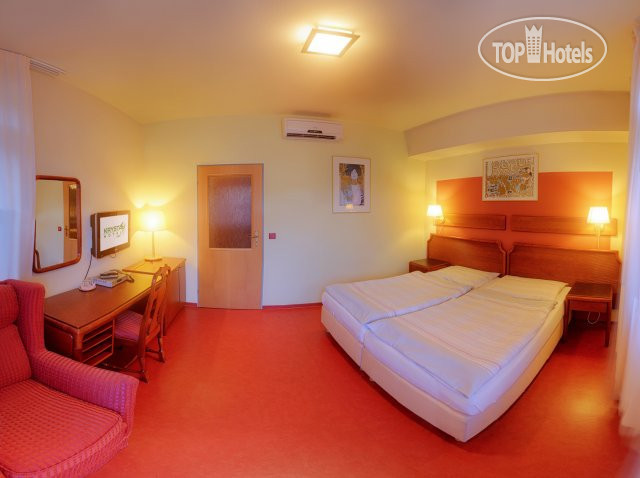 Hotel photo Krystal 4*