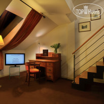 Leonardo Castle View Maisonette night