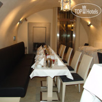 Golden Wheel Hotel 