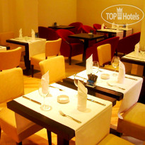 Golden Wheel Hotel 