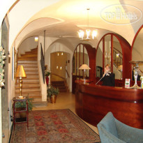 Golden Wheel Hotel 