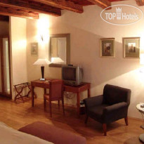 Golden Wheel Hotel 