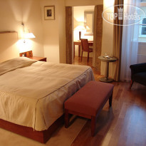 Golden Wheel Hotel 