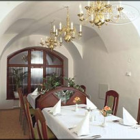Adam Hotel 