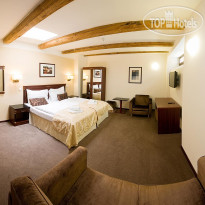 U Cerneho Orla Hotel & Apartments  