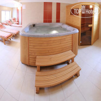 U Cerneho Orla Hotel & Apartments  