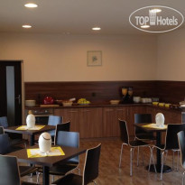 R 10 Motel