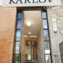Bellevue Karlov Вход в отель