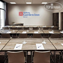 Hilton Garden Inn Davos Конференц-зал