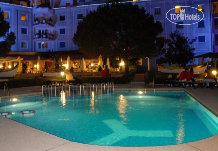 Hotel photo Everness Hotel & Resort 3*