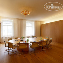 B2 Boutique Hotel + Spa Конференц-зал