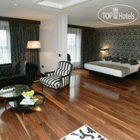 The Twelve Hotel 