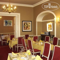 Castle Oaks House Hotel