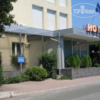 Garni Hotel Tabor Вход в отель