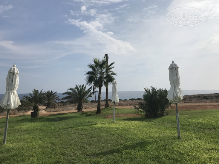 Leonardo Crystal Cove Hotel & Spa