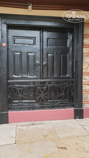 Новые добавленные фото туристов Petrion Hotel 