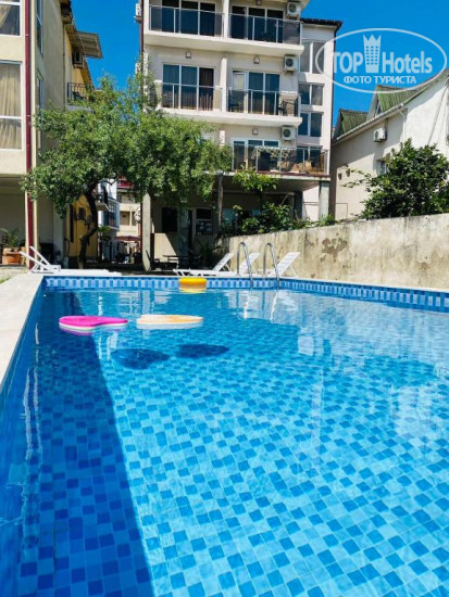 New photos from tourists Crown Hotel