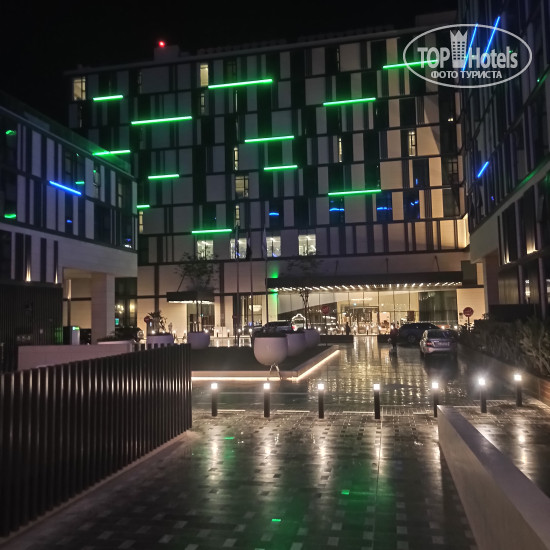 Holiday Inn Dubai Al-Maktoum Airport